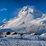 Der herrliche Hjørundfjord zwischen den Sunnmøre-Alpen, Møre og Romsdal, Norwegen.