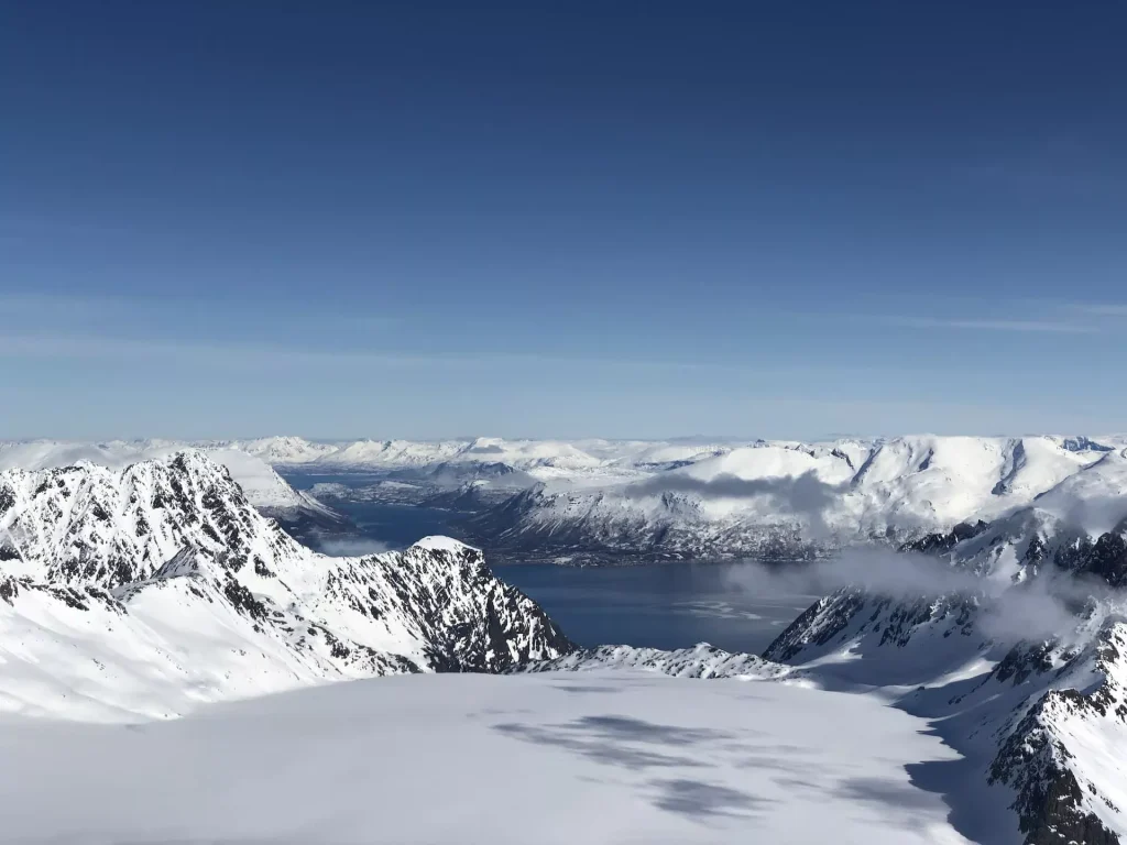 White slopes wherever you look